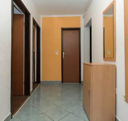 Spacious Apartment *